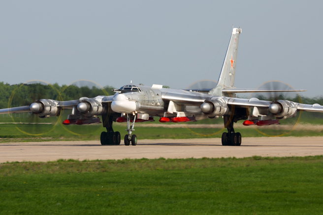 搭载Kh-101巡弋飞弹的俄罗斯空军图（Tu）-95战略轰炸机。（达志影像/Shutterstock）