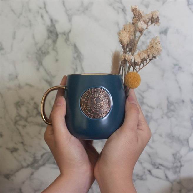 《许，一杯子的幸福礼盒》 屏东最新文创品。(屏县府提供)