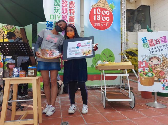 12月10-11日两天高雄市政府农业局在左营高雄物产馆，特别办理「圣诞姜饼屋．礼物DIY工厂」。(高雄市农业局提供)