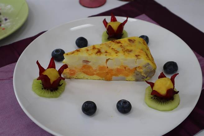 竹东地区农会举办番薯季，与在地商家合作设计番薯创意料理。（邱立雅摄）