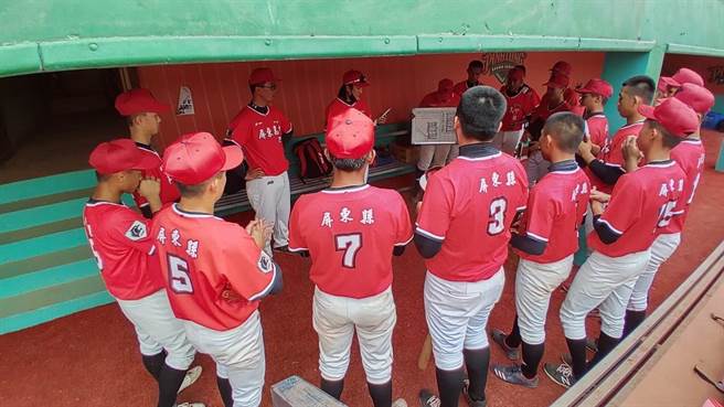 2022年曾纪恩杯全国棒球锦标赛开打，展现一球入魂气势。(屏县府提供)