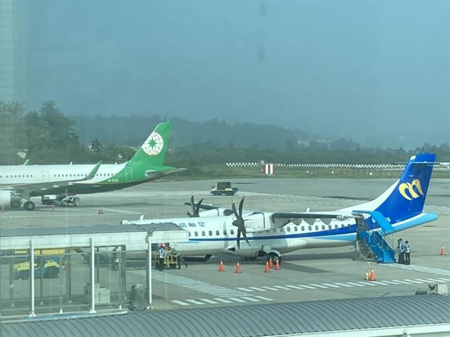 臺金第二波春节加班机票将12月13日晚间6时至8时统一开放订位。(于家麒摄)