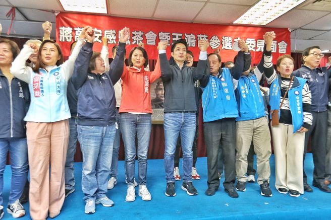 国民党7日举办蒋万安感恩茶会暨王鸿薇参选立委见面会，台北市长当选人蒋万安与参选立委补选的台北市议员王鸿薇一同出席。（杜宜谙摄）