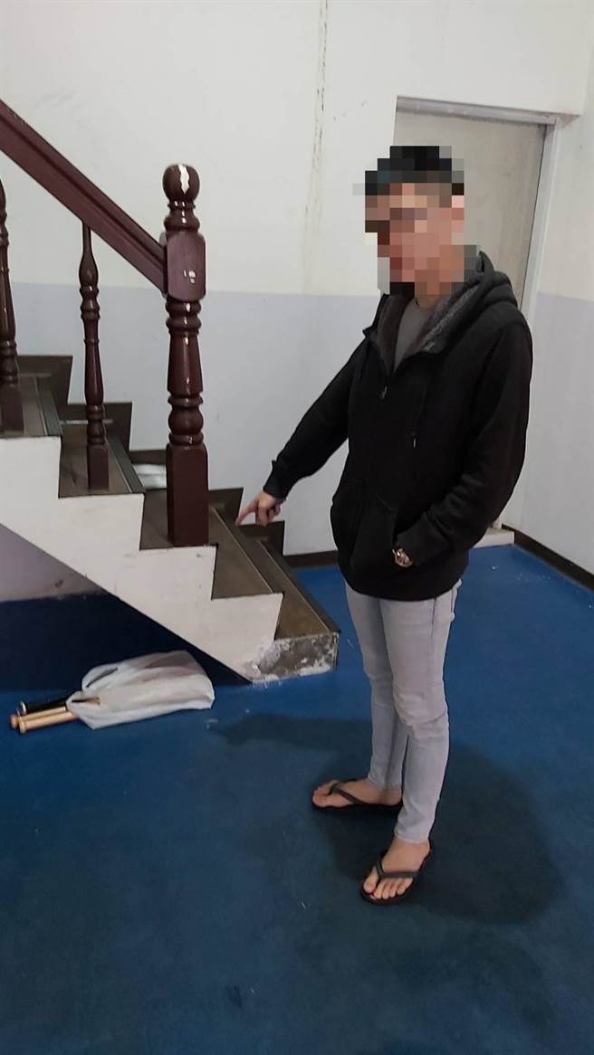 警方迅速逮捕4名嫌犯并起获作案球棒。（警方提供）