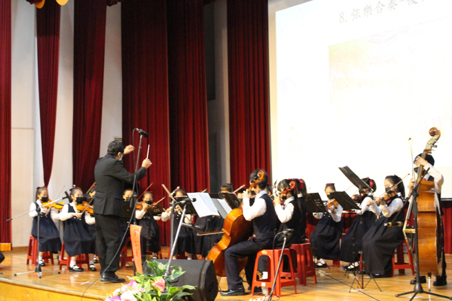 「南势角学园音乐飨宴」，节目有直笛、合唱、弦乐、管乐、乐舞、摇滚演奏等表演，八校学子展现各方面才华。(竹林中学提供)