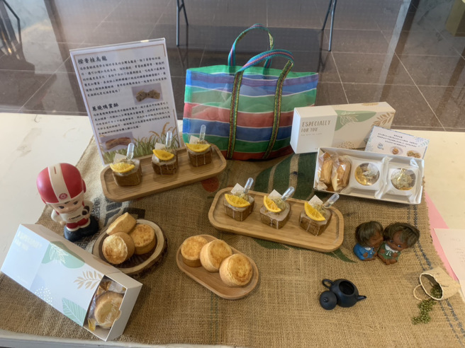 铜牌奖作品-橙香桂乌龙,葱烧鸭赏酥_永平工商。(照片/玄奘大学提供)