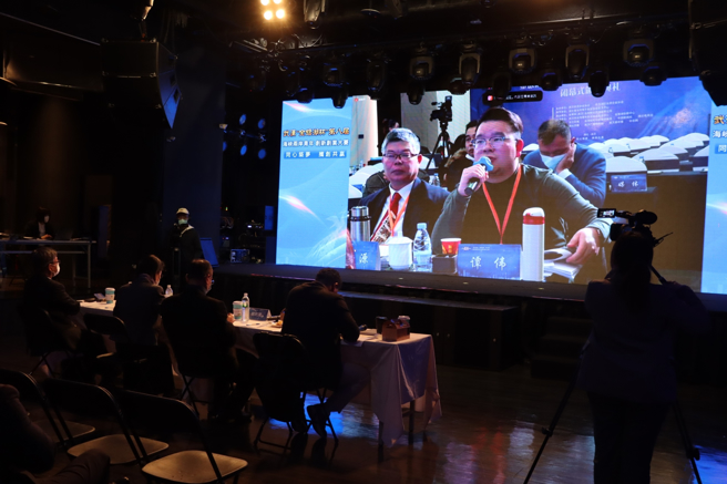 武汉金银湖杯第八届海峡两岸创新创业大赛两岸总决赛，武汉评审团连线评审画面。(照片/中华两岸文经协会提供)