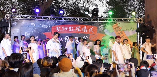 醒吾科大表藝系十二星座同學開場舞表演，曼妙舞姿魅力四射吸引全場目光。(照片/醒吾科技大學提供)