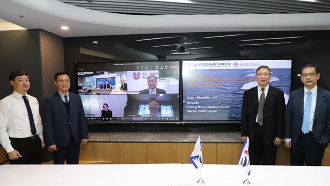 （裕民航运子公司裕民风能航运7日举行「裕风6号」、「裕风7号」交船典礼，裕民风能航运经理方凯弘（左起）、副总锺杰州，及裕民航运财务处经理王清霖、副总张宗良出席。图／裕民提供）