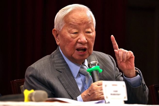 台积电亚利桑那厂6日举行移机典礼，张忠谋致词。（图／路透社）