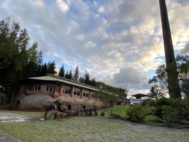 花莲富南窑场于1966年建造，2007年登录为歷史建筑。八卦窑在2000年碧利斯颱风后受创严重，经过多年整修，成为目前样貌。（图/ 中央社）