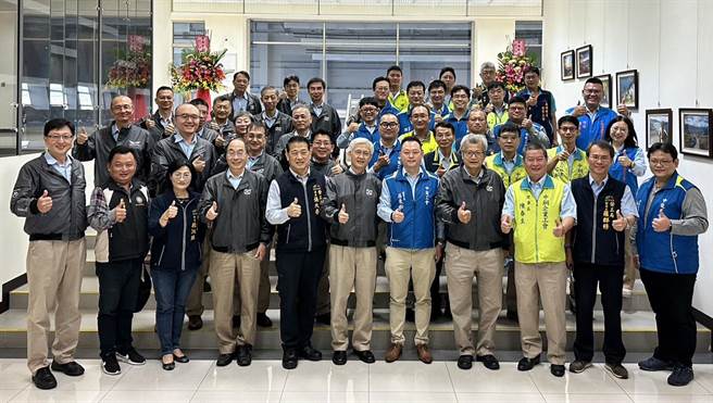 中市劳工局见证中龙钢铁股份有限公司企业工会与公司，双方签订团体协约。(台中市政府提供)