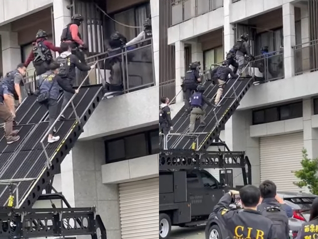 警方今（7）早在苗栗竹南破获一处诈骗机房，过程还出动罕见的「突击梯车」，只见梯车升高后，将斜坡架在民宅2楼，大批员警随即敲碎窗户后闯入逮人。（翻摄自脸书「我是头份人」）