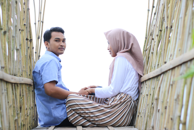 印尼国会6日通过的「刑法修正草案」（RKUHP）中，将婚外性行为和未婚同居视为违法。(示意图／shutterstock)