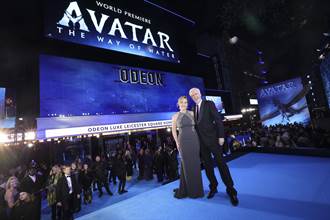 《阿凡達：水之道》倫敦首映獲讚聲 凱特溫絲蕾自豪憋氣打敗阿湯哥