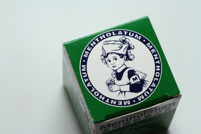 一名人夫日前詢問網友們「小護士」、「面速力達母」、「曼秀雷敦」三種說法哪一種才是正確。(示意圖，達志提供)