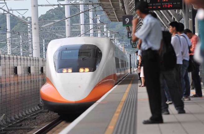 台湾高铁表示，为鼓励大学生搭高铁返乡，除原本优惠车次外，再加码明年1月6日到1月16日规划44班次「大学生寒假返乡5折优惠列车」，9日凌晨0时开放购票。（图／示意图，高铁提供）