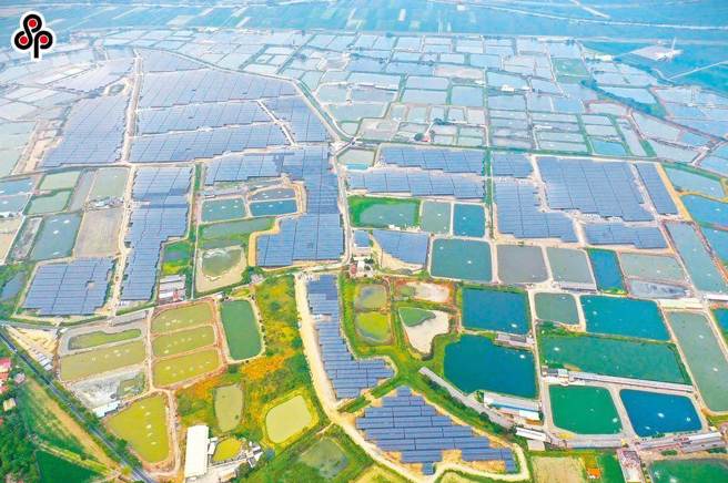 行政院通过再生能源发展条例修正草案  新建物设屋顶光电、放宽离岸风电范围。（本报系资料照）