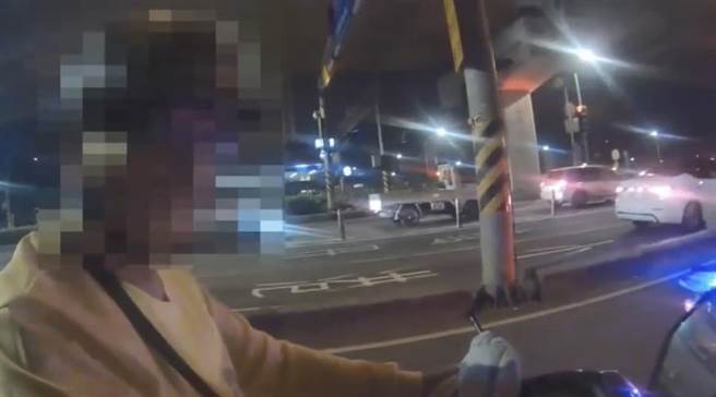 欧姓男子被发现酒驾后，吵着要坐计程车回家。（高市凤山分局提供／杨舒婷高雄传真）