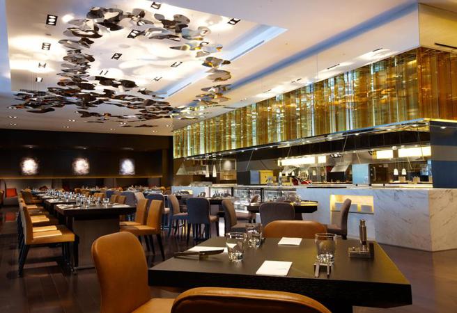 （抢围炉商机，台北寒舍艾美酒店「探索厨房」除夕午晚餐有新菜式。图／台北寒舍艾美酒店提供）