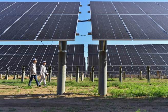 美商務部初步認定中國太陽能板廠商違法逃避關稅，但限制進口面臨嚴峻挑戰。（新華社）