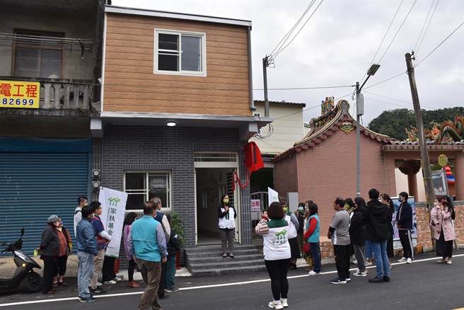 苗栗家扶中心在南庄设立庄角工作站，8日揭幕。（谢明俊摄）