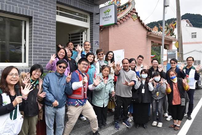 苗栗家扶中心在南庄设立庄角工作站，8日揭幕。（谢明俊摄）
