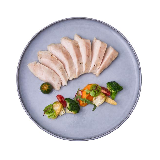 虾皮购物「12.12狂欢生日庆」在12日当天推出野人舒食舒肥鸡胸肉下杀，原价119元，优惠价1元。（虾皮购物提供）