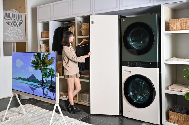 LG细心考量生活必备家电外型美观度，像LG WashTowerAI智控洗乾衣机Objet Collection一体成型设计，加上上下机身的自然系配色更突出。（LG提供）