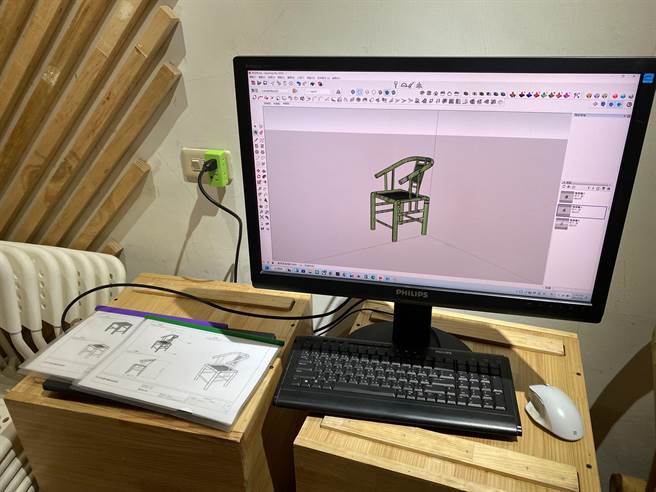 富冈创生协力队透过科技应用、数位记录等方式，保存传统竹艺家具工法。（蔡明亘摄）