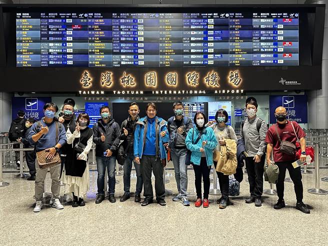 花莲市长魏嘉贤（中），今率团出访日本姊妹市高千穗町。（花莲市公所提供）