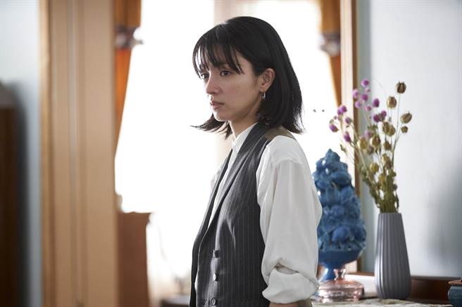 滿島光在片中與二宮和也扮演夫妻。（車庫娛樂提供）