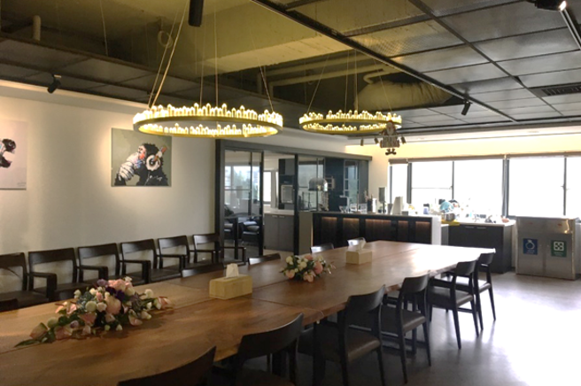 东海EMBA翻新学生课后休息区域，营造舒适学习环境。(照片/东海大学提供)