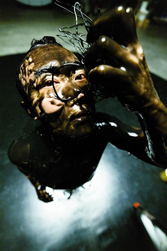 Eason日前拍攝新歌MV。（EAS Music提供）