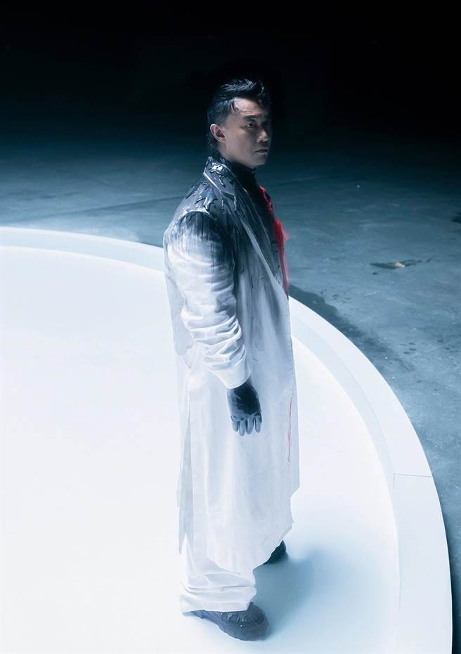 Eason日前拍攝新歌MV。（EAS Music提供）