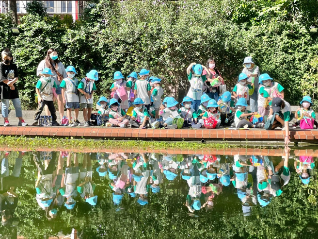 新北市思贤国小附设幼儿园到中港大排踏察。(照片/新北市教育局提供)