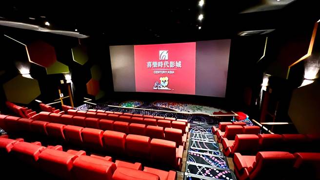 喜乐时代总经理程立峯指出，高雄总图店共14个影厅，总席数共1452席，推出3大独家特色吸引影迷。（柯宗纬摄）