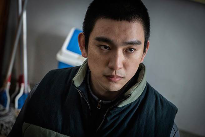 朴珍荣为了符合角色形象，在片中以平头造型亮相。（采昌提供）