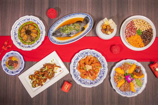 「凱達玉兔年菜套組」8人份常溫外帶年菜，早鳥優惠價9078元，現省1602元。 (台北凱達大飯店提供)