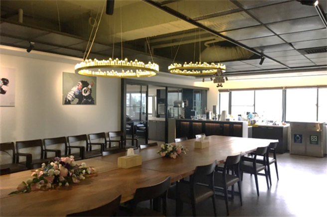 东海EMBA翻新学生课后休息区域，营造舒适学习环境。（东海大学提供／张妍溱台中传真）