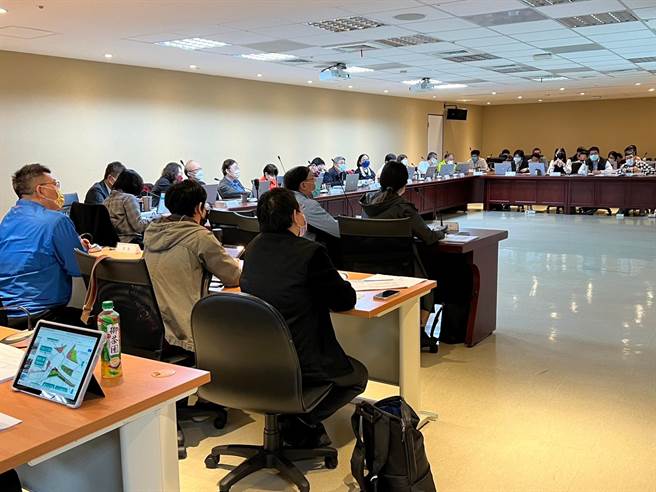 淡北道路台北段今首度送进台北市都市设计及土地使用开发许可审议委员会审查。（李奇叡摄）