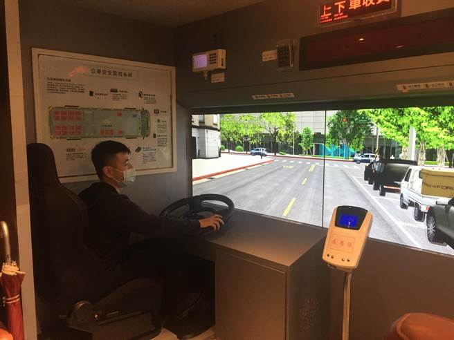 交通资讯中心展区可体验开公车。