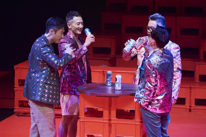 舞台剧《没有人想交作业》演员群出席总彩排。（《没有人想交作业》剧组提供）