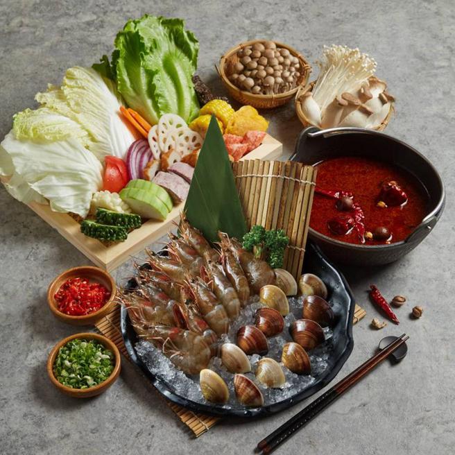 （虾皮购物与筑间餐饮集团携手推出期间限定「多虾蜊欢聚锅」抢市！图／筑间提供）