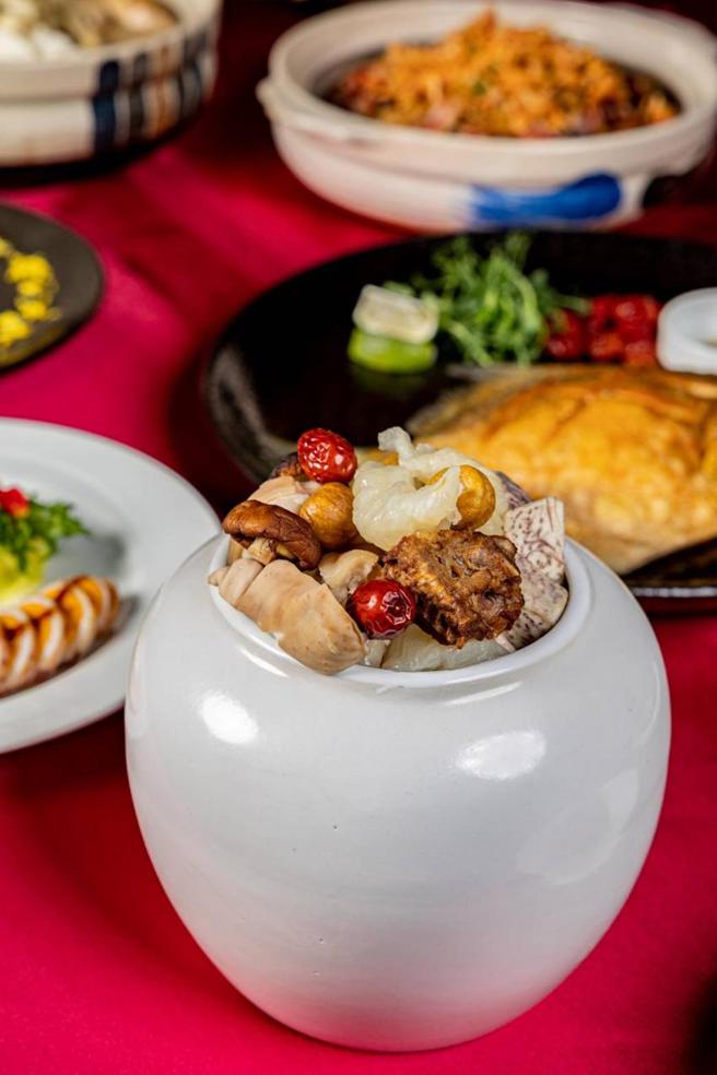 （印月的花胶佛跳墙，由于制作费时，一直以来都是春节限定菜！图／印月提供）