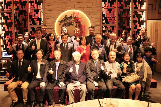 华夏科技大学3日在国际会议厅隆重举行「华夏五六载·幸福我主宰」56周年校庆庆祝典礼。（校方提供）