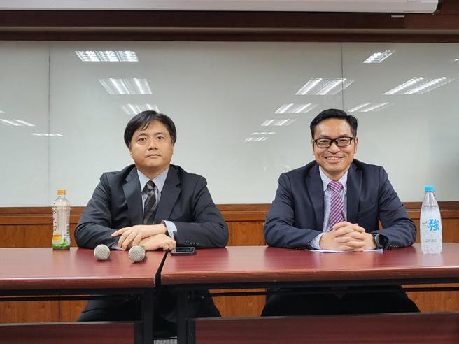 （泰山董事詹皓鈞(左)與發言人雷松青。圖／曾仁凱）