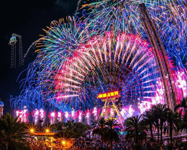 （劍湖山世界摩天輪跨年煙火秀將邁入第16屆，已經成為每年跨年時的聚焦活動。(示意圖)圖／劍湖山提供）