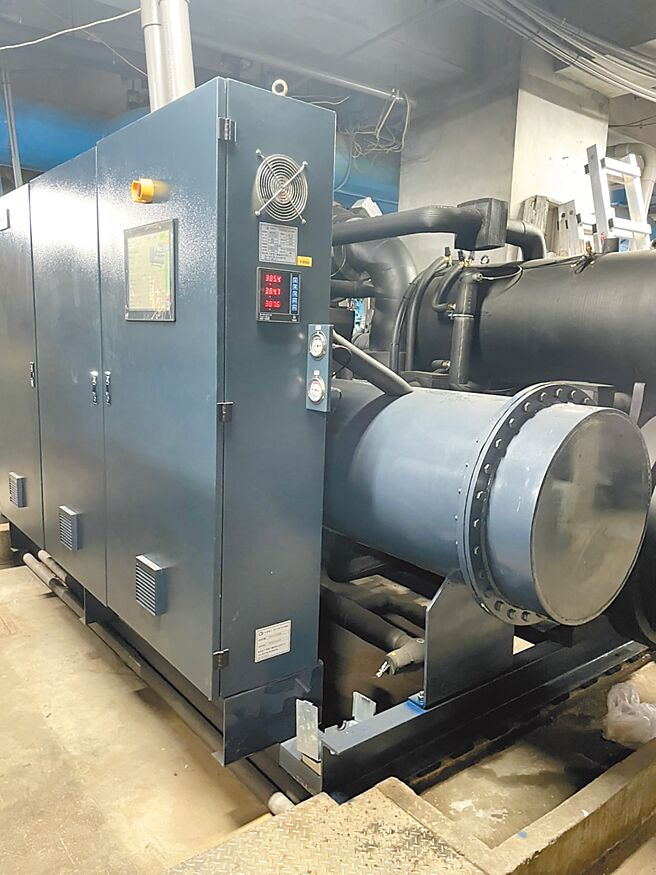 淡大採用高效率磁浮离心式冰水主机，有效节省空调用电。图／业者提供