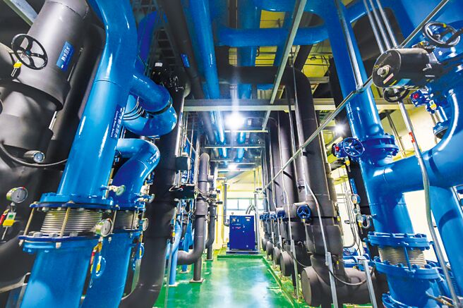 罗门哈斯透过冰水管路联通改善，达到节能效果。图／业者提供